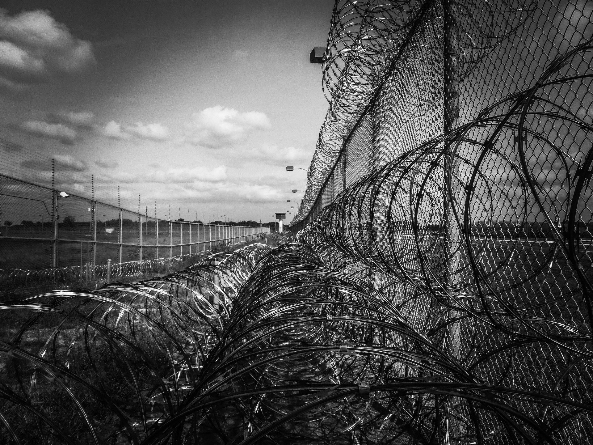 prison-fence-219264_1920